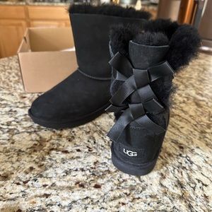 UGG Bailey Bow ll.... Brand new in box